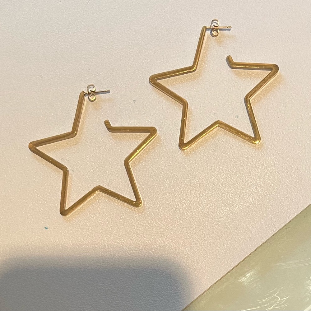 Gold star earrings